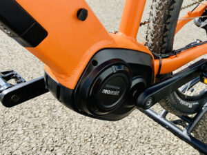bicicleta-eletrica-neomouv-enara-mobilidade-voltstore-laranja (2)